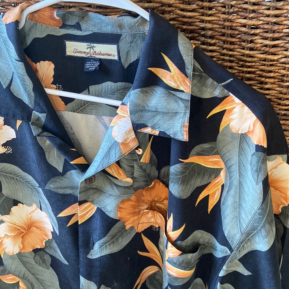 Tommy Bahama 100% silk button shirt
